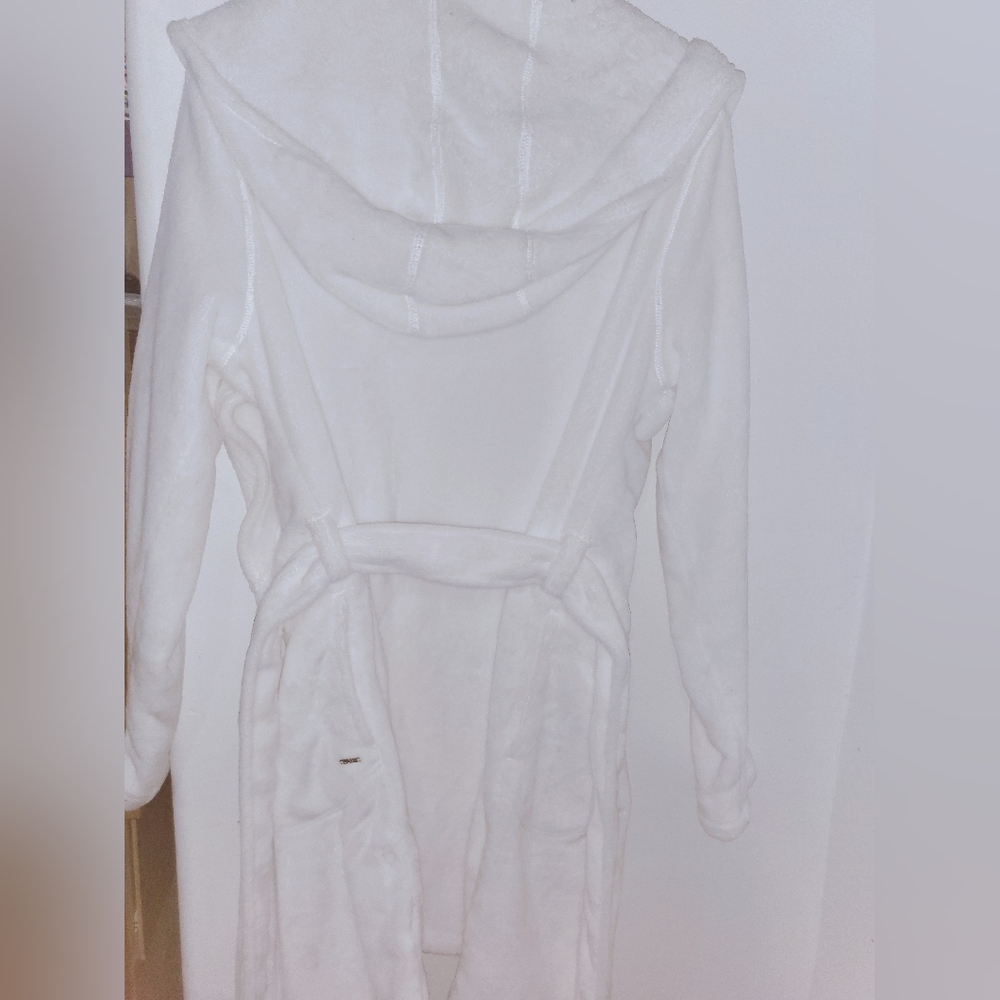 UGG Cream Plush Robe - Picture 4 of 7